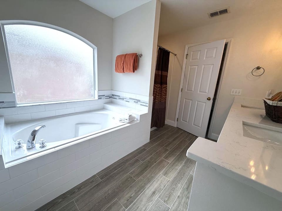 Lake View Villa - Southern Dunes Upgraded House in Haines City
