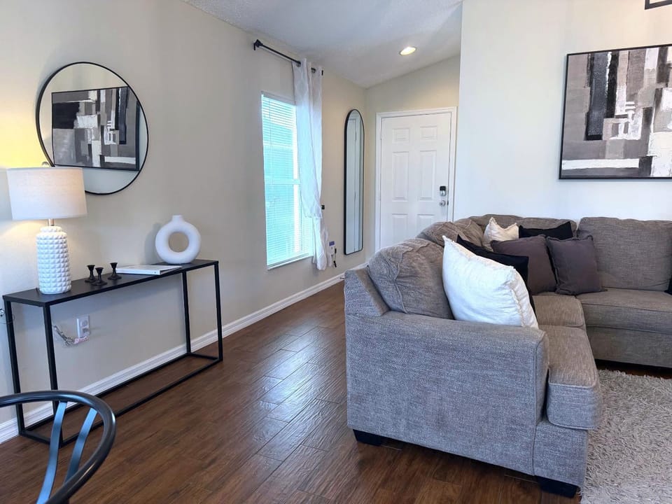 Golf Course View Villa - Private Pool House in Haines City