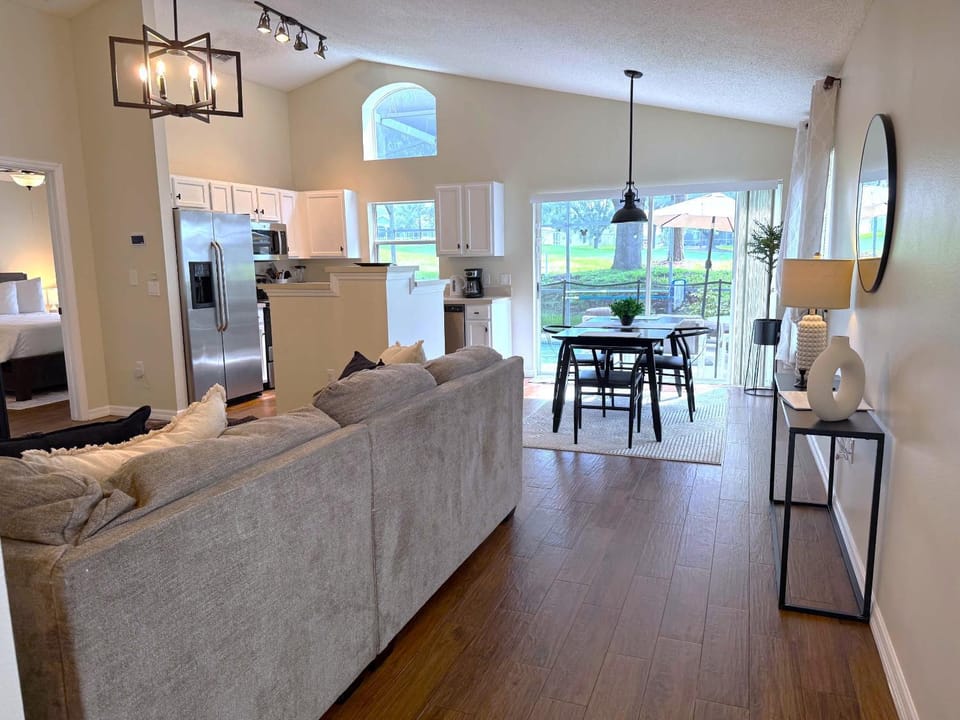 Golf Course View Villa - Private Pool House in Haines City
