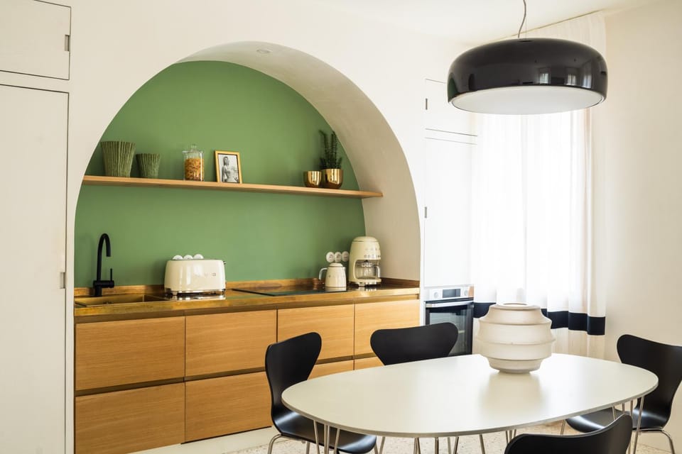 Coffee/tea facilities, Kitchen or kitchenette, Dining area