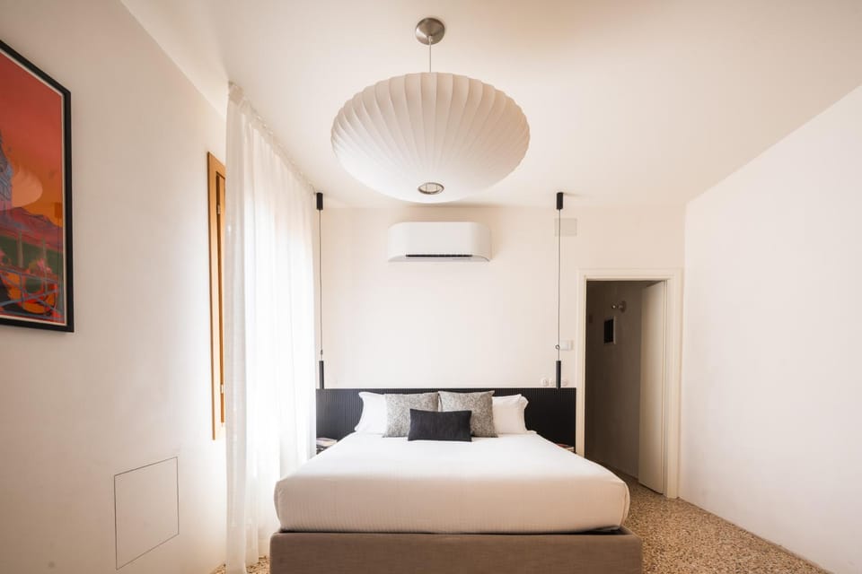 Bed, Photo of the whole room, Bedroom, air conditioner