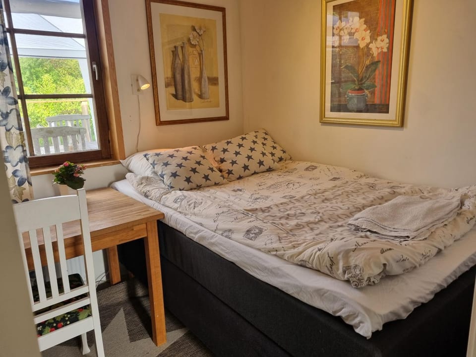 Bed, Photo of the whole room, Bedroom, children, young children