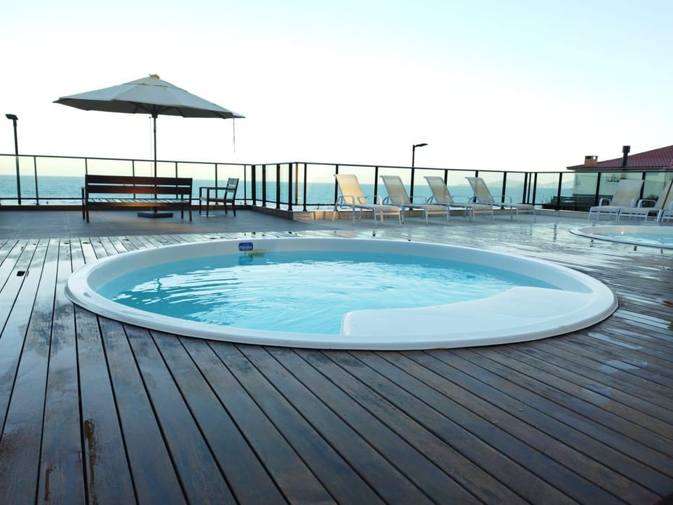 Natural landscape, Hot Spring Bath, Hot Tub, Pool view, Sea view, Swimming pool, sunbed