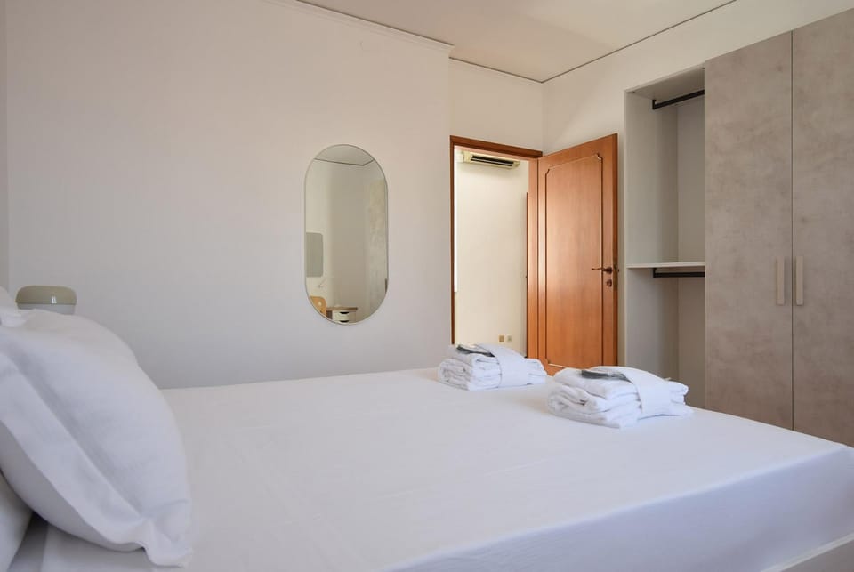Bed, Bedroom, towels, wardrobe