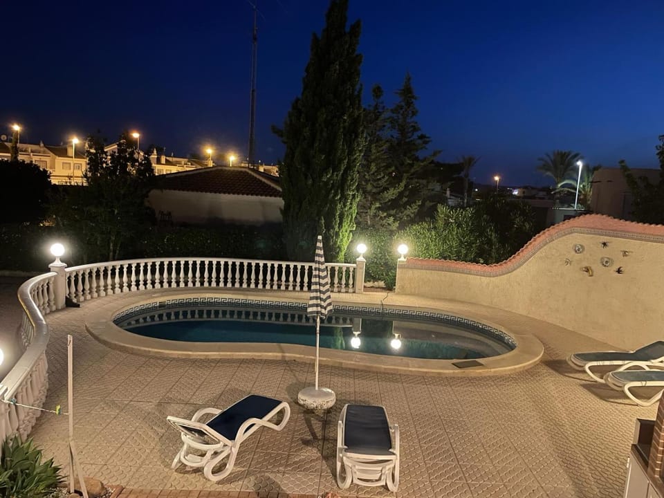 Night, Swimming pool, sunbed