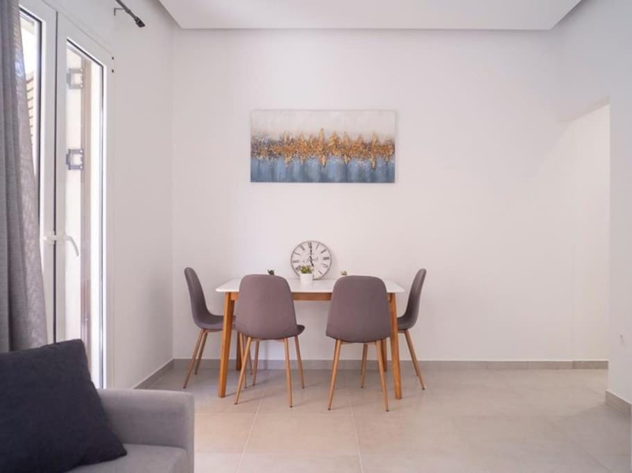 Seating area, Dining area