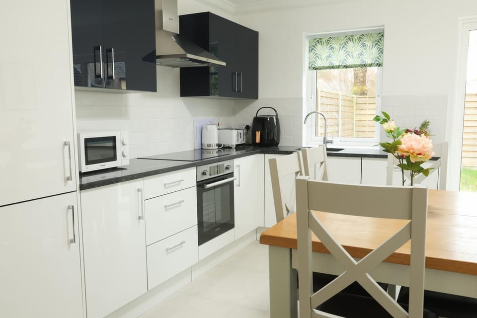 Kitchen or kitchenette, Dining area, dishwasher, oven, stove, toaster