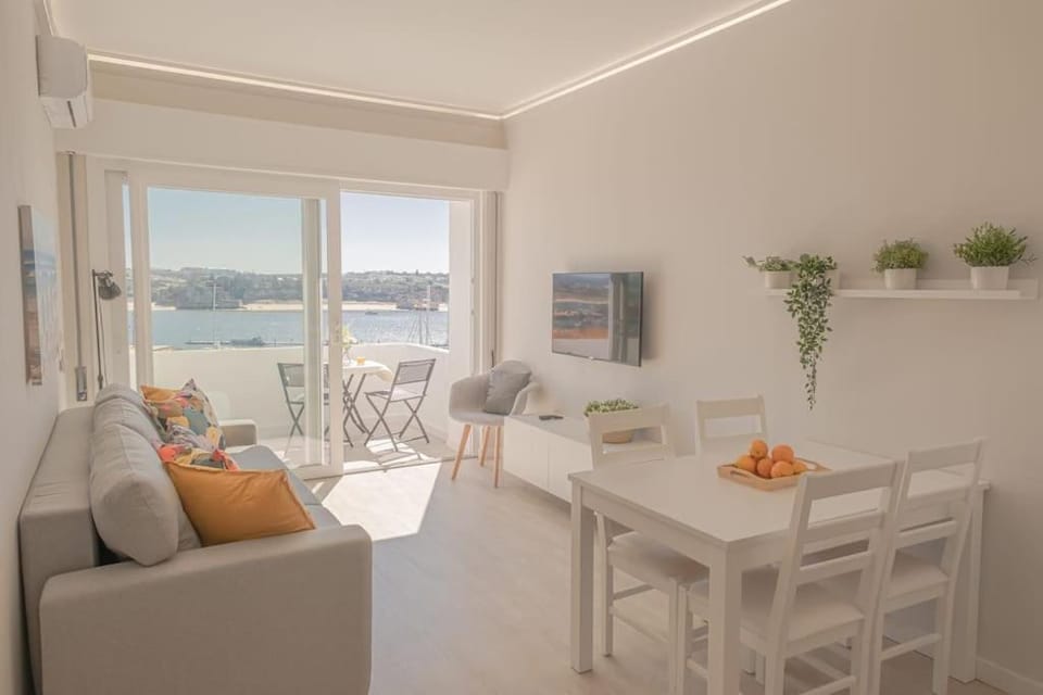 TV and multimedia, Living room, Seating area, Dining area, River view, Sea view