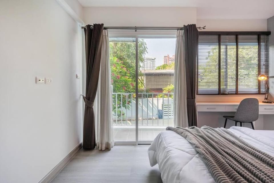 Sense of London BTS Baring Apartment in Bangkok
