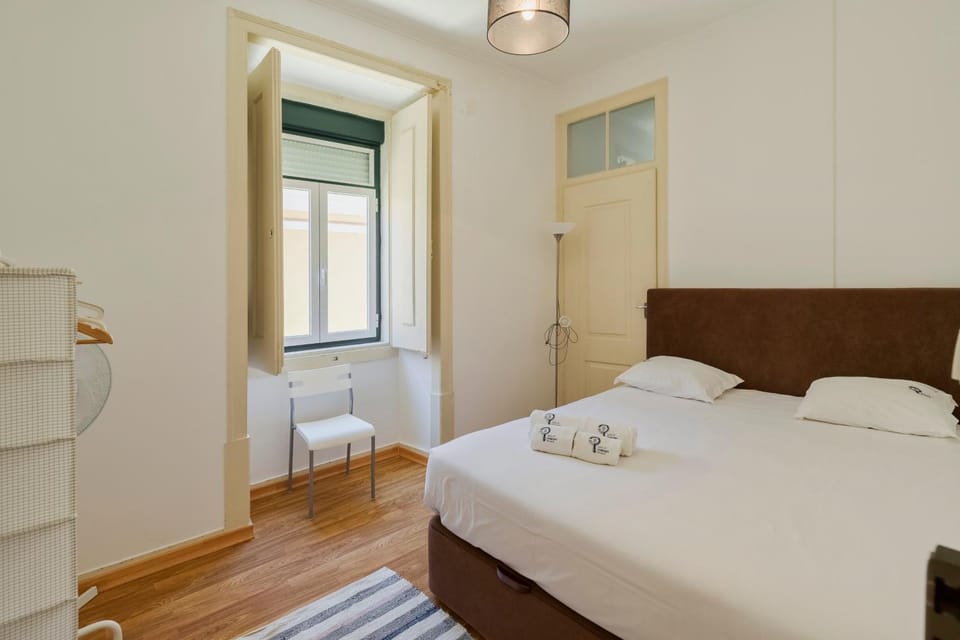 Bedroom, towels