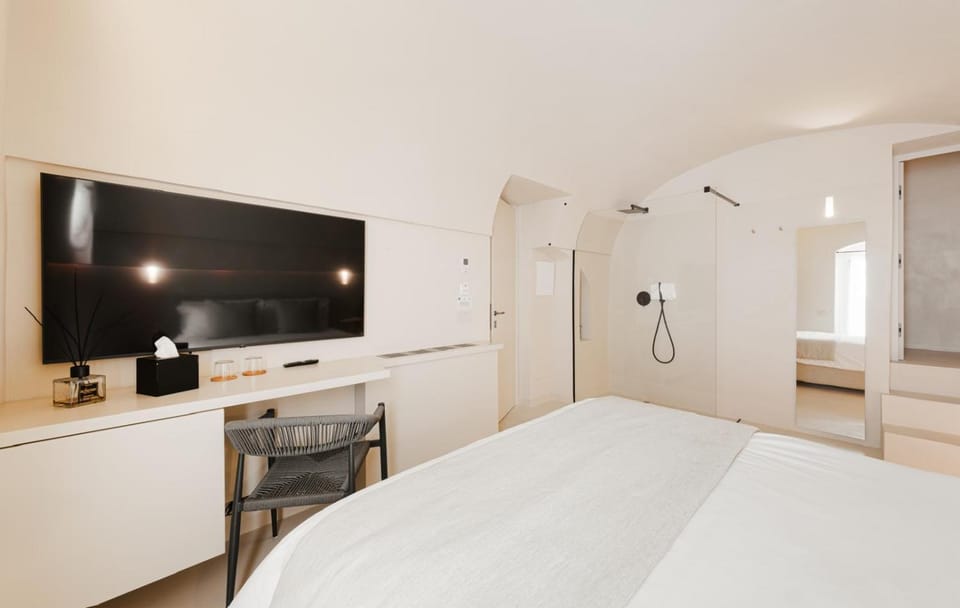 Shower, Bed, Photo of the whole room