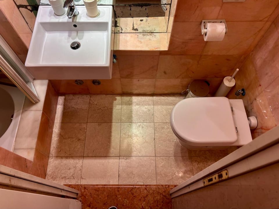 Toilet, Bathroom
