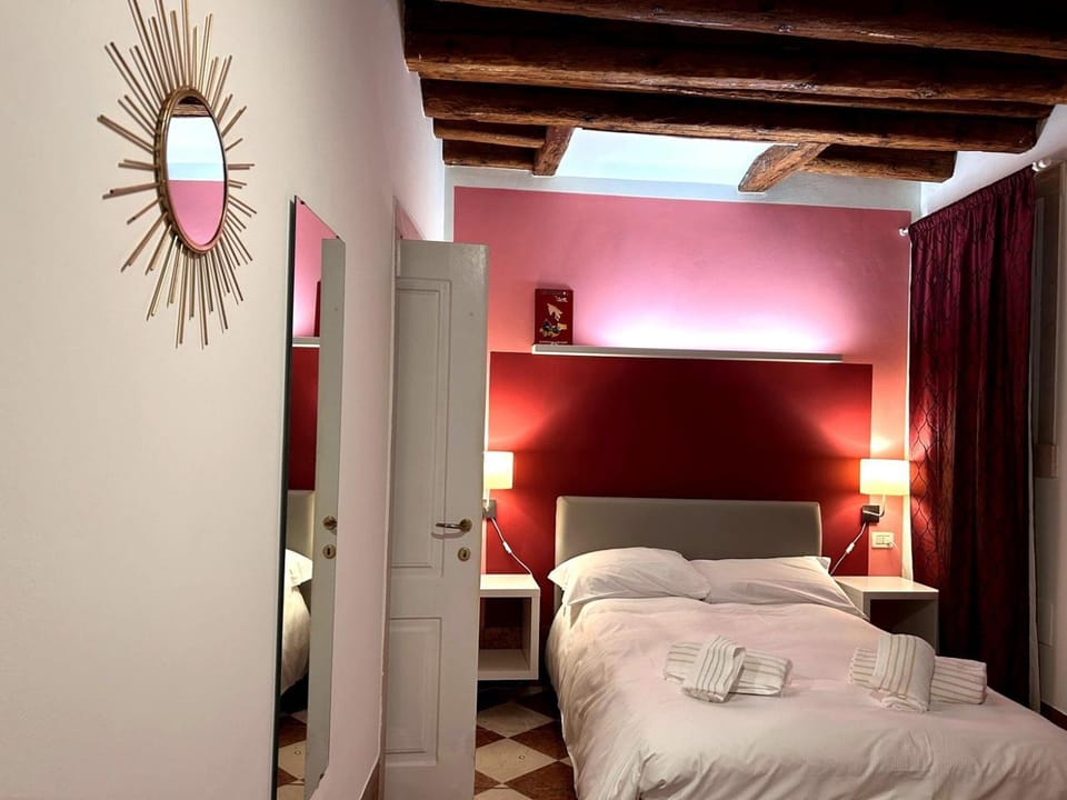 Bed, Photo of the whole room