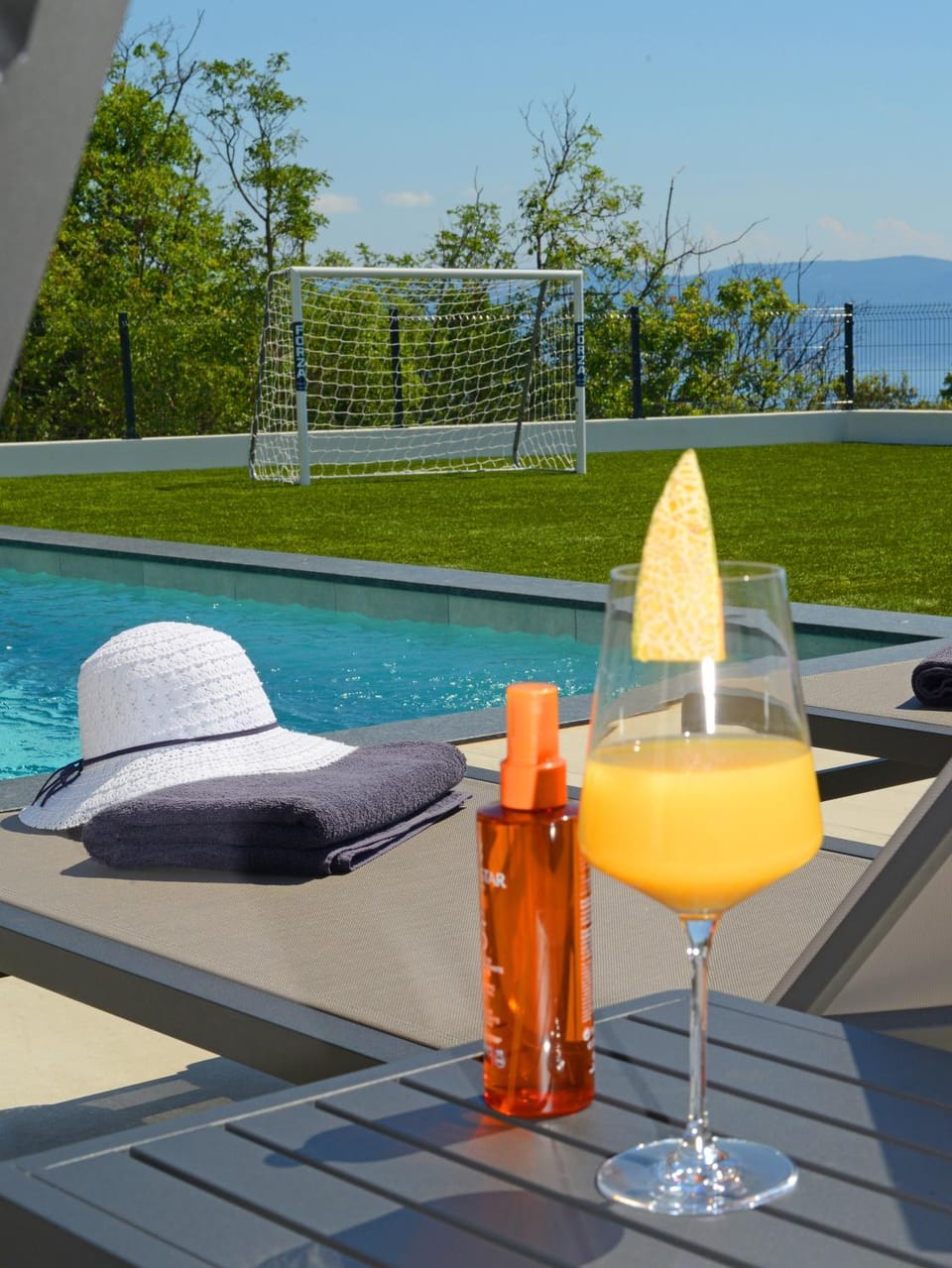 Patio, Day, Natural landscape, View (from property/room), Balcony/Terrace, Food and drinks, Pool view, Sea view, Swimming pool, sunbed