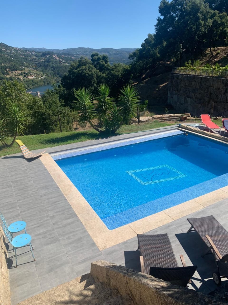 Day, Natural landscape, Mountain view, Pool view, Swimming pool, sunbed