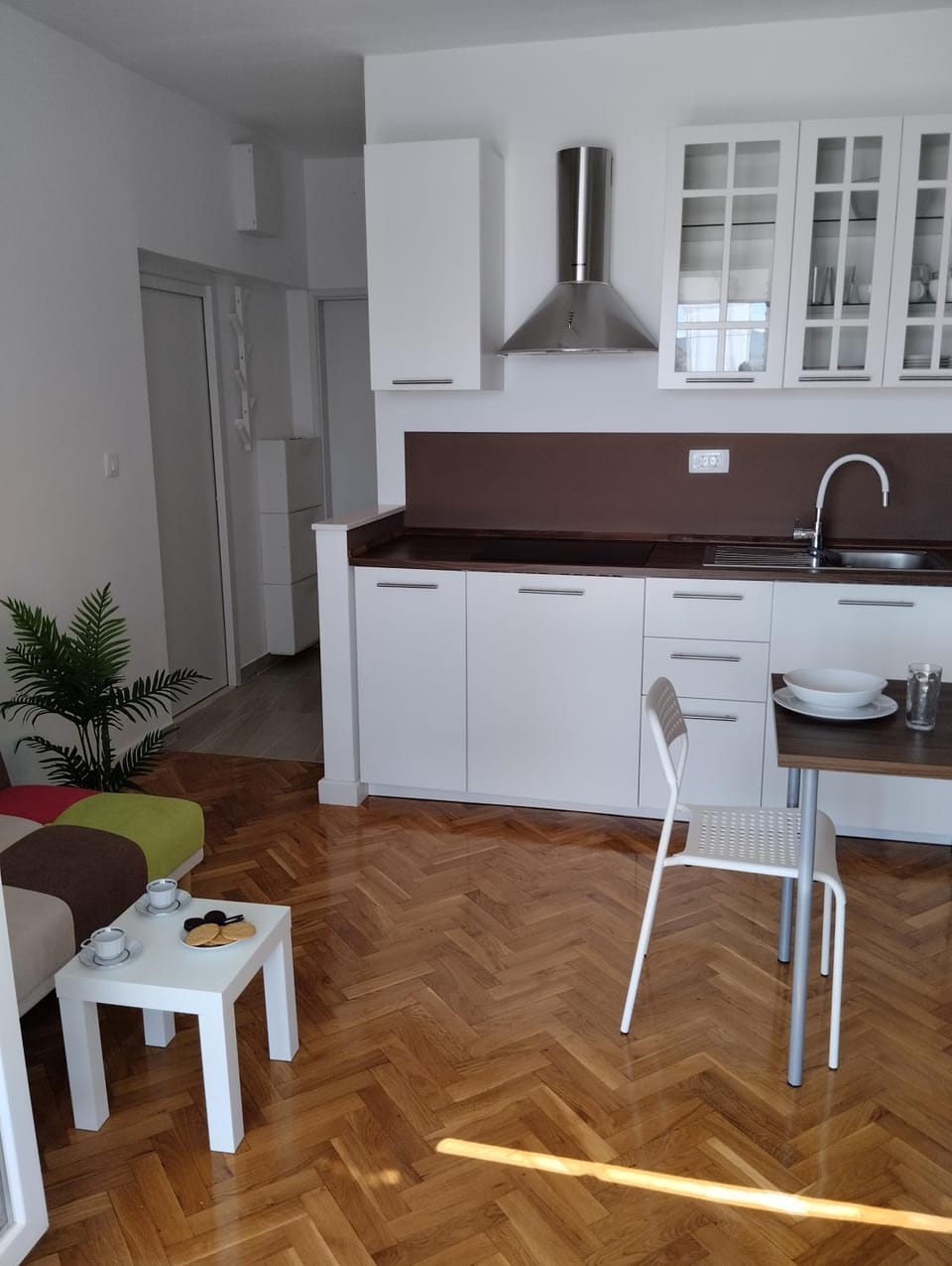 Seating area, Dining area, kitchen