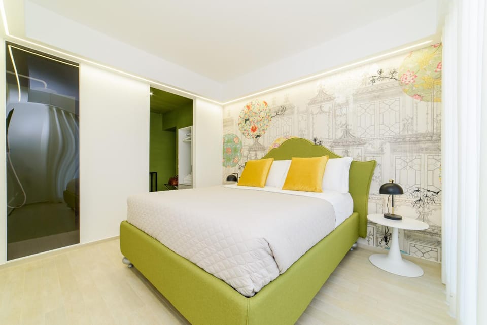 Shower, Bed, Photo of the whole room, Bedroom