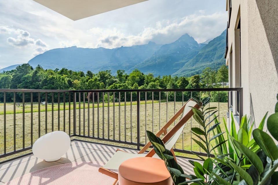Patio, Day, Natural landscape, View (from property/room), Balcony/Terrace, Mountain view