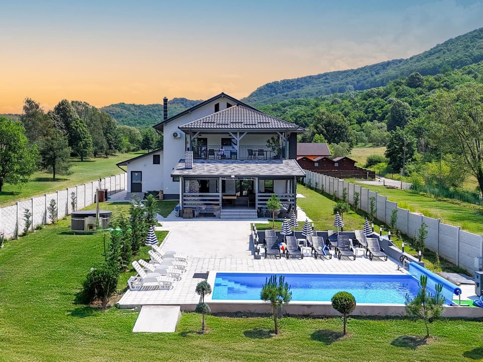 Natural landscape, Garden view, Mountain view, Pool view, Swimming pool, sunbed