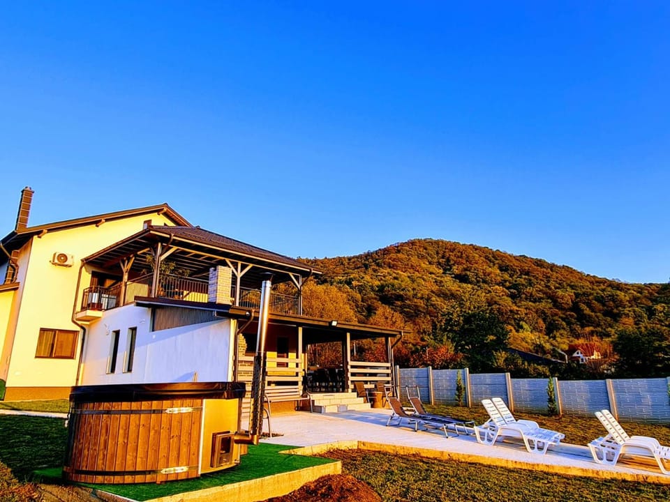 Natural landscape, Garden, Hot Tub, Beach, Mountain view, sunbed