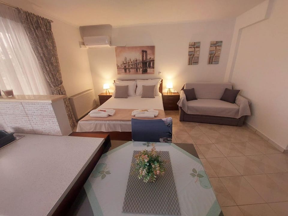 Eleni's Apartments Igoumenitsa - Γκαρσονιέρα ισoγείου επιπλωμένη, εξοπλισμένη Apartment in Peloponnese, Western Greece and the Ionian