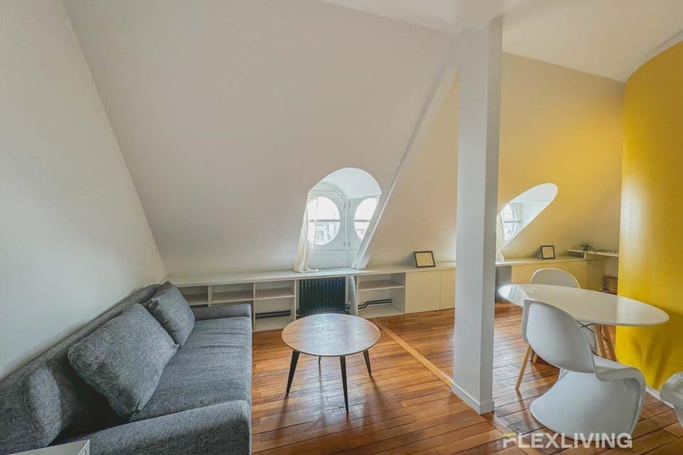Flexliving - Onebedroom - Malesherbes - Eiffel Tower view Apartment in Paris
