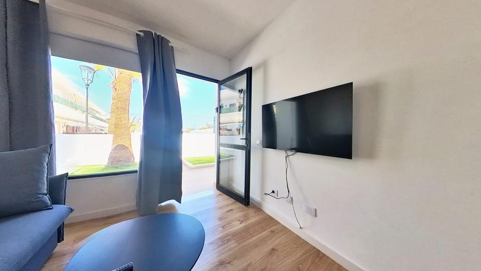 TV and multimedia, Kitchen or kitchenette, Living room, Seating area