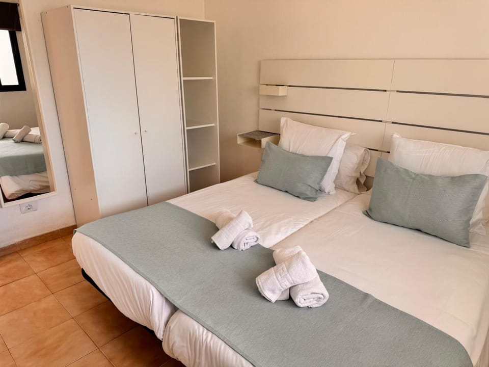 Bedroom, towels, wardrobe