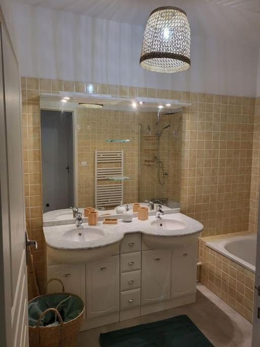 Magnifique appartement en centre-ville av parking Apartment in Cavalaire-sur-Mer