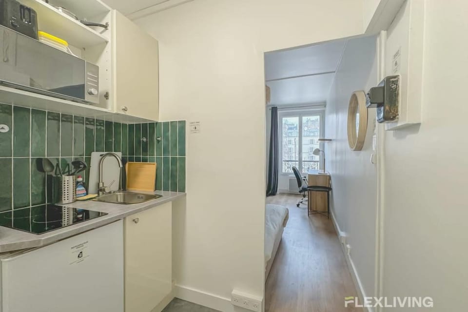 Cozy Studio in Neuilly 5min to Metro Line 1 & La Défense Apartment in Paris