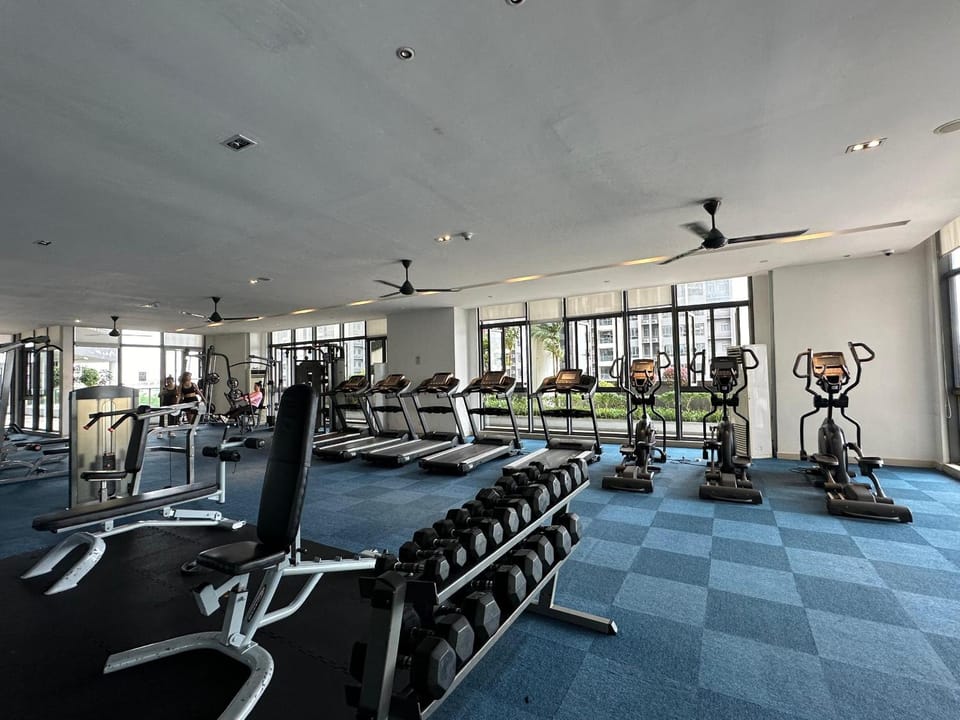R&F 2 Bedroom 4 Pax High Floor Netflix WiFi Apartment in Johor Bahru