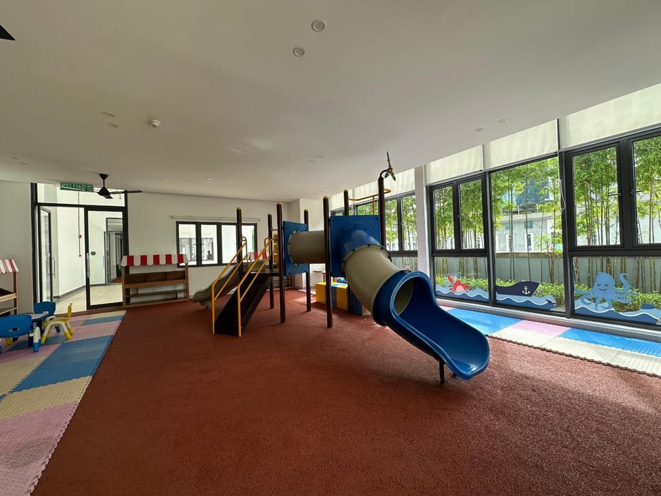 R&F 2 Bedroom 4 Pax High Floor Netflix WiFi Apartment in Johor Bahru