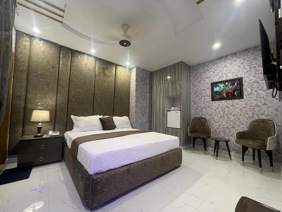 TV and multimedia, Photo of the whole room, Bedroom, air conditioner