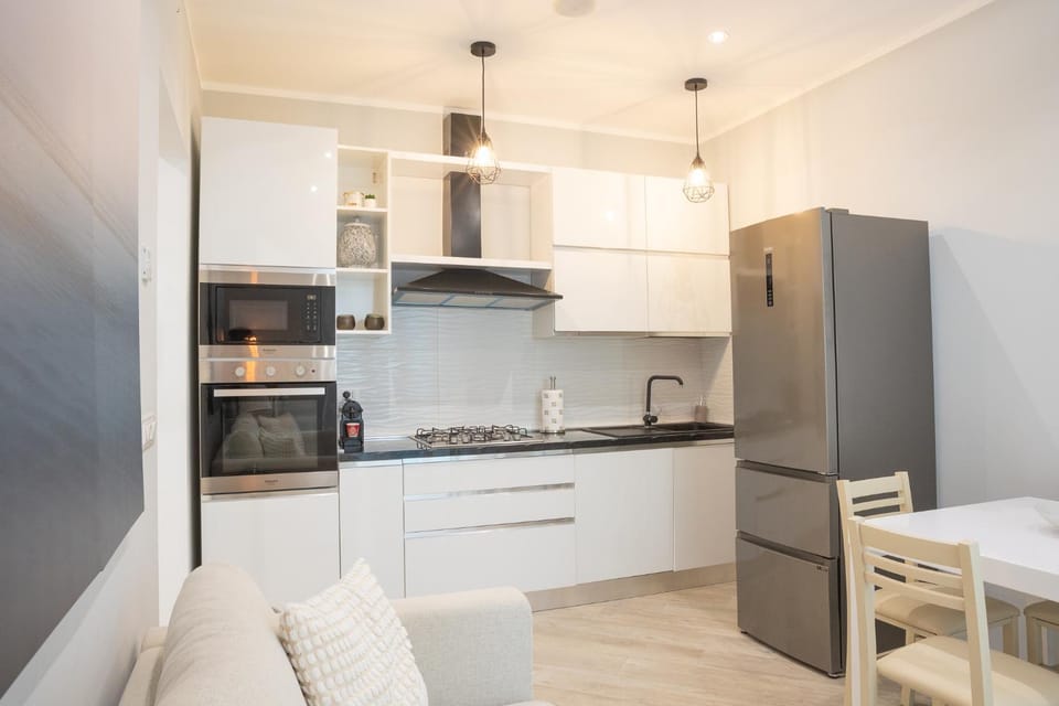 Kitchen or kitchenette, Dining area, oven, stove