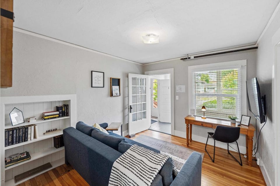 #StayinMyDistrict Heritage By The Bay Apartment in Coos Bay