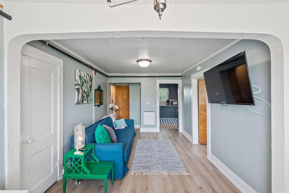#StayinMyDistrict Heritage House Suite Apartment in Coos Bay