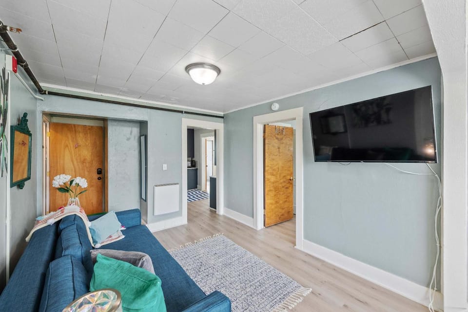 #StayinMyDistrict Heritage House Suite Apartment in Coos Bay