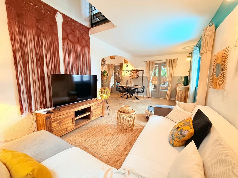 TV and multimedia, Living room, Decorative detail