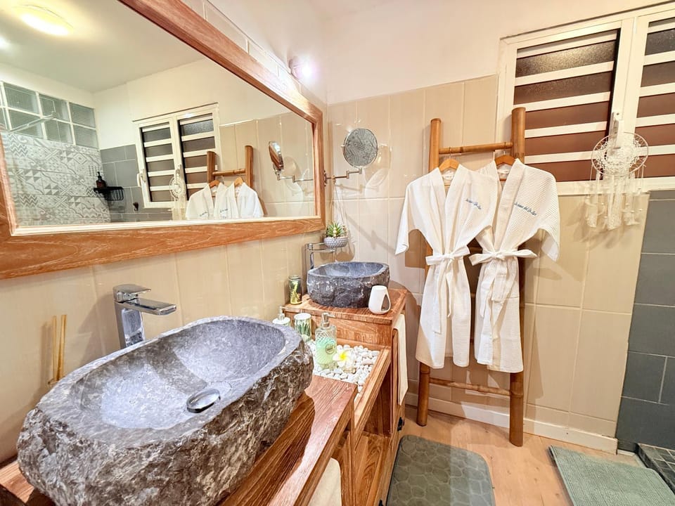 Shower, Bathroom, towels