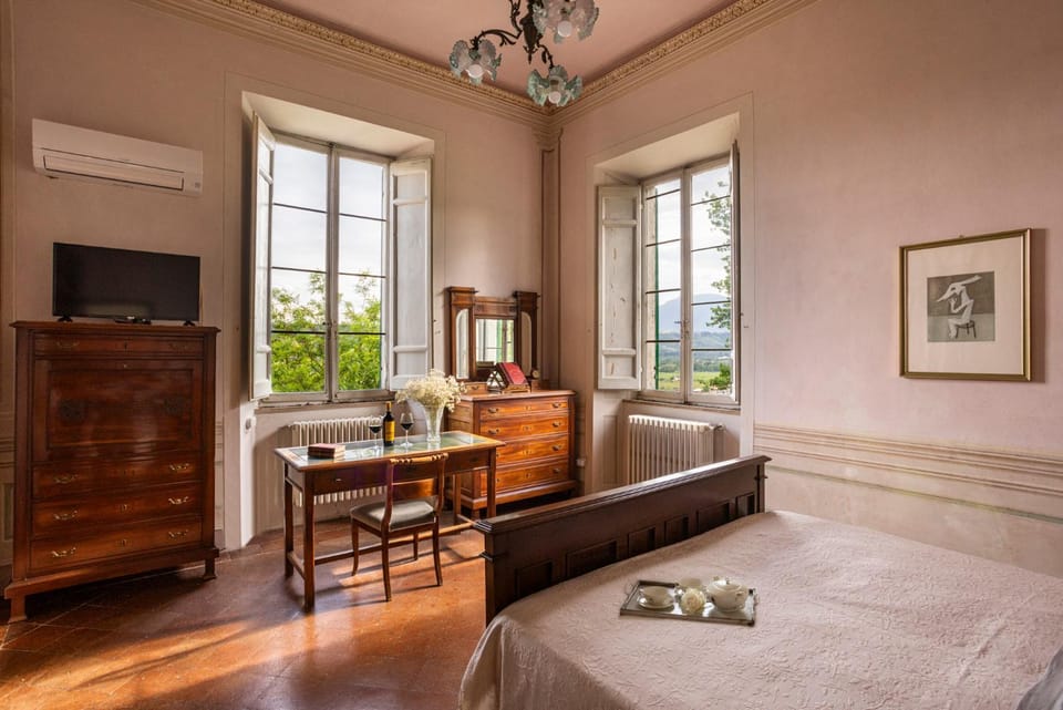 Bed, TV and multimedia, Photo of the whole room, Bedroom, air conditioner