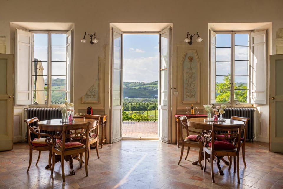 Day, View (from property/room), Balcony/Terrace, Living room, Seating area, Dining area, Mountain view