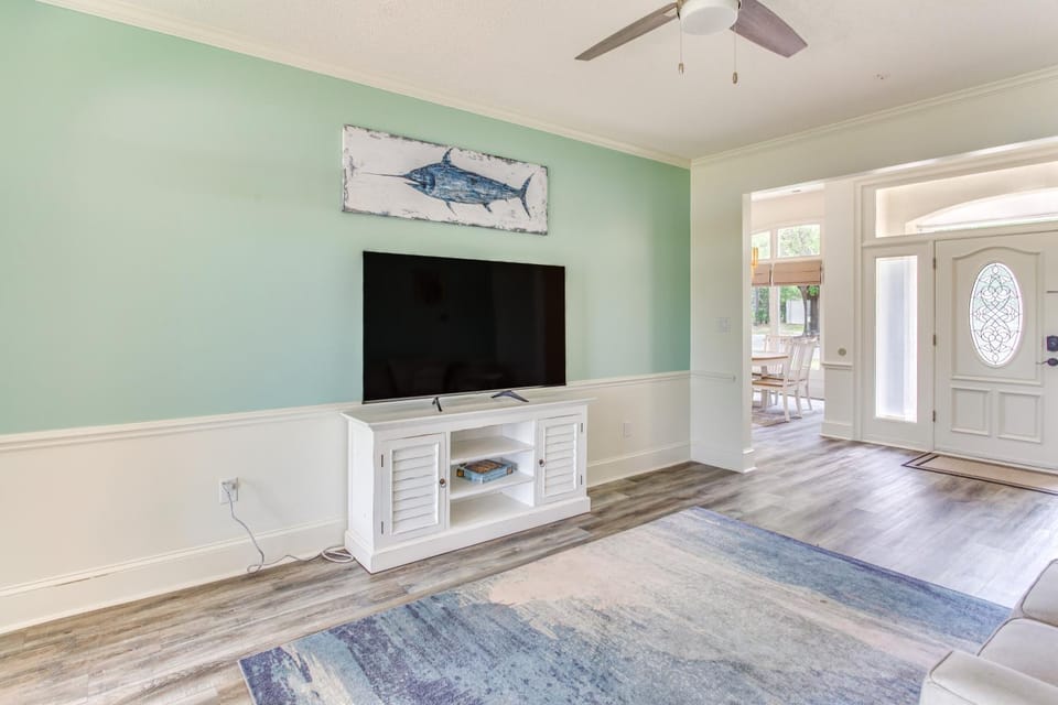 Walk to Marina: Pet-Friendly Little River Home! House in Little River
