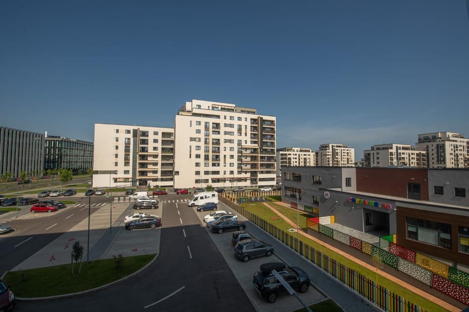 Neighbourhood, Street view