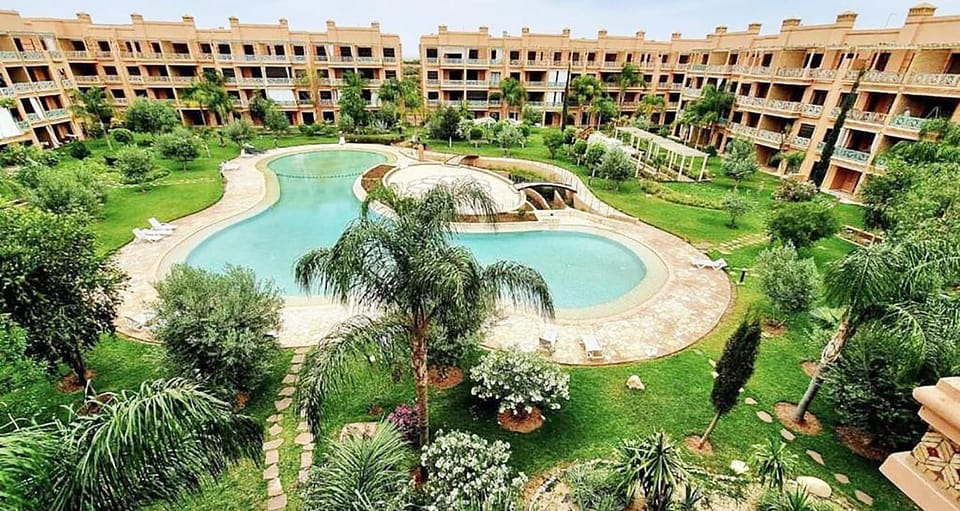 Property building, Garden, Garden view, Swimming pool