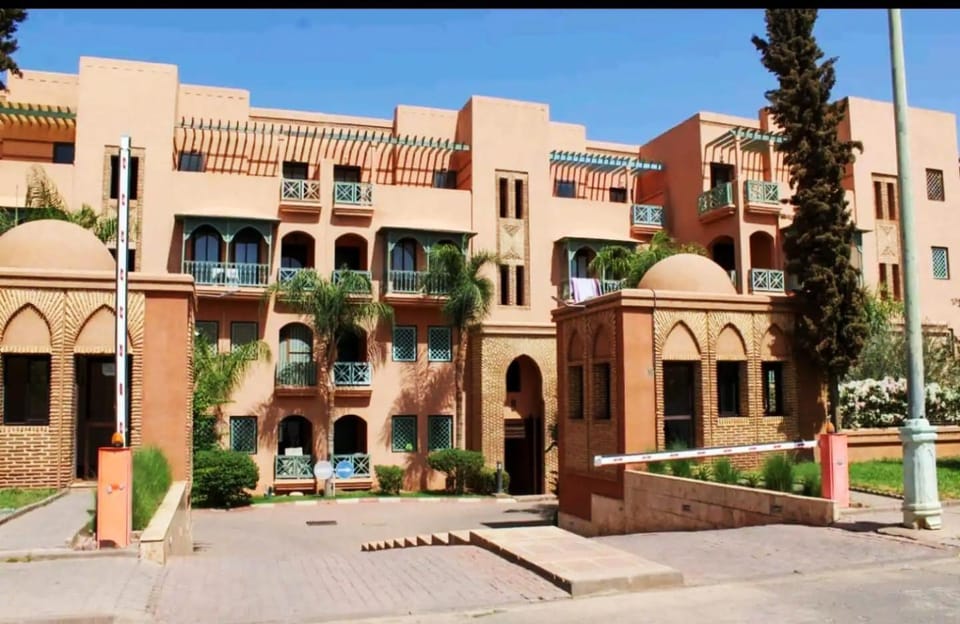 Property building, Facade/entrance, Area and facilities, acessibility