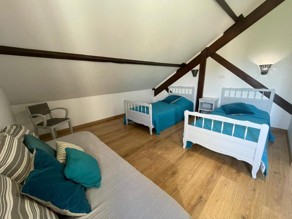 Bed, Photo of the whole room