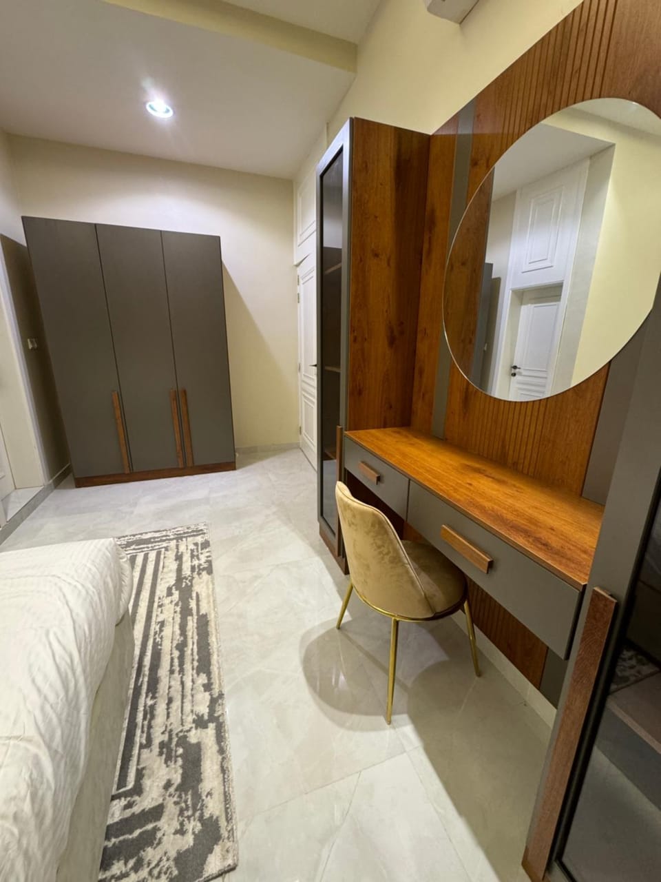 Bed, Photo of the whole room, Bedroom, wardrobe
