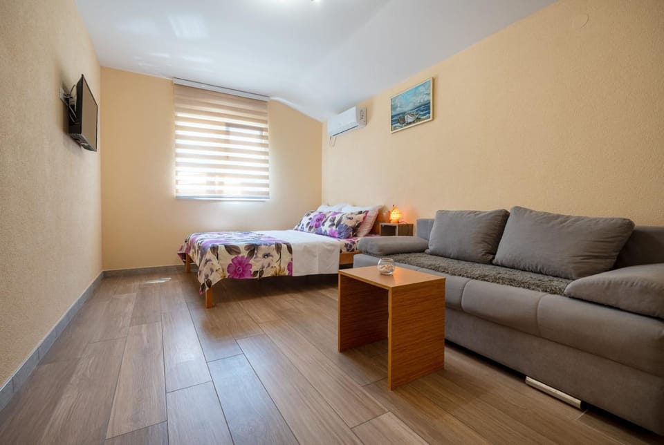 Guest House Ardiana Bed and Breakfast in Neum