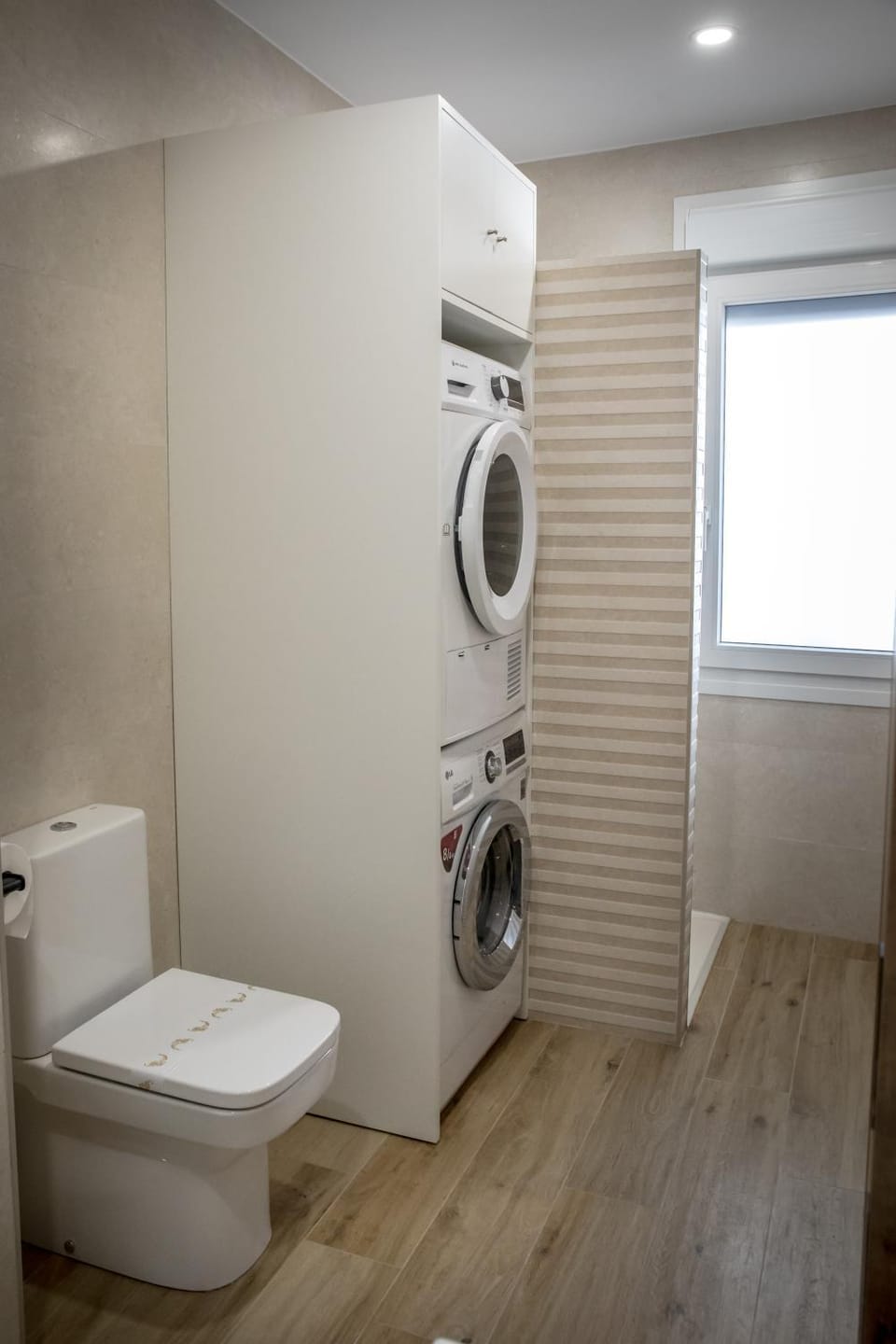 Toilet, Bathroom, washing machine, dryer