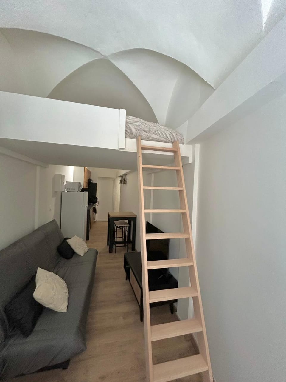 Studio atypique en RDC Apartment in French Riviera